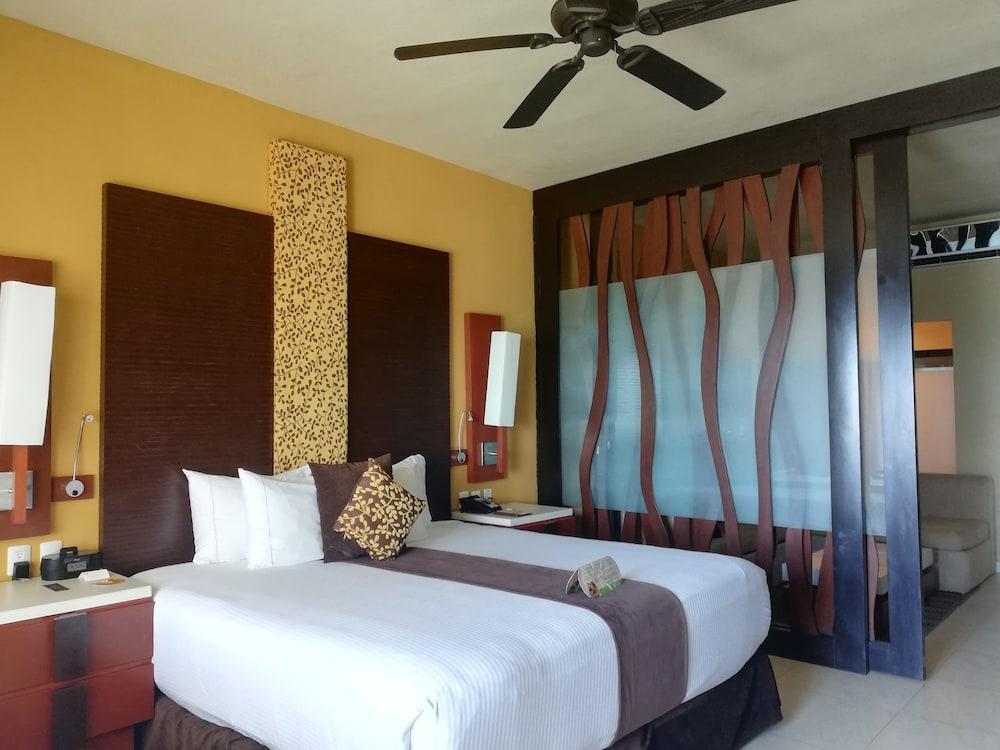 Generations Riviera Maya Family Resort Catamaran, Water Park & More Inclusive Puerto Morelos Kültér fotó